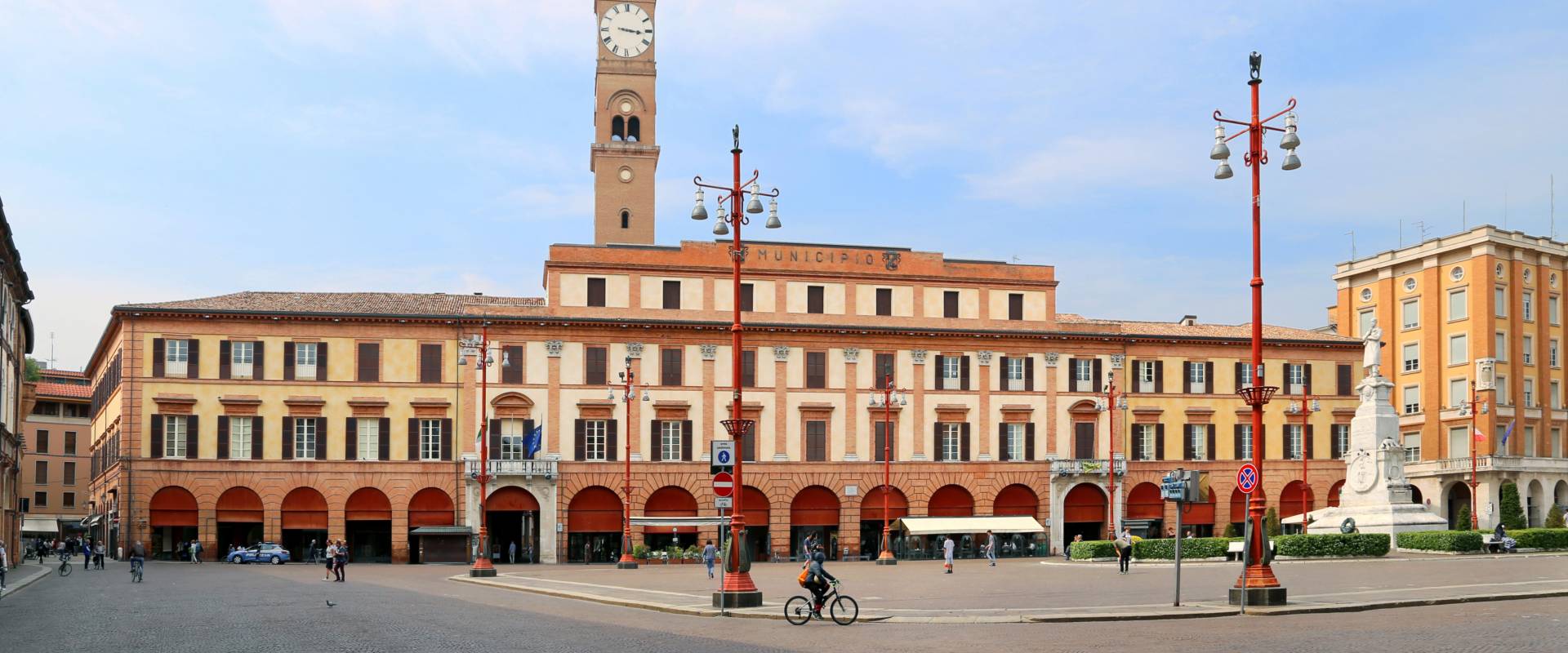 Forlì, piazza aurelio saffi, palazzo municipale 01 foto di Sailko